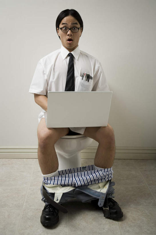 东方人,一个人,坐,竖图,室内,白天,白色背景,正面,制服,电脑,笔记本电脑,生活用品,卫生间,洗手间,亚洲,仅一个男性,仅一个人,敲打,服装,惊讶,网络,眼镜,马桶,墙,领带,注视,黄种人,输入,通讯设备,墙壁,墙面,仅一个年轻男性,衣服,打字,观察,看,张嘴,校服,摄影,服饰,座便器,影棚,观看,点击,惊奇,一台,敲击,察看,无线,象征,衣着,庄重,穿着,关注,通信设备,身份,无线网络,卫浴,近视眼镜,张大嘴巴,无线上网,便携式电脑,大便,学生服,正式,地位,子孙桶,诧异,衣饰,排便,按键,手提电脑,男人,男性,年轻男性,亚洲人,厕所,张开嘴,坐着,彩图,全身,影棚拍摄,拍摄,排粪