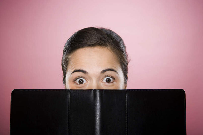 西方人,脸,头,眼睛,脸颊,眉毛,睫毛,一个人,横图,室内,特写,白天,正面,欧洲,欧洲人,瞳孔,仅一个年轻女性,仅一个女性,仅一个人,粉色背景,惊讶,材料,档案,文件,纸,注视,手稿,资料,观察,看,眼部,摄影,影棚,观看,惊奇,证明,察看,关注,文档,文件架,资料架,诧异,文件框,文件座,资料档,资料座,年轻女性,女人,女性,白种人,头部,睫,脸部,脸蛋,眉,面部,眼,眼睫毛,眼眉,半身,彩图,影棚拍摄,拍摄,眼眉毛