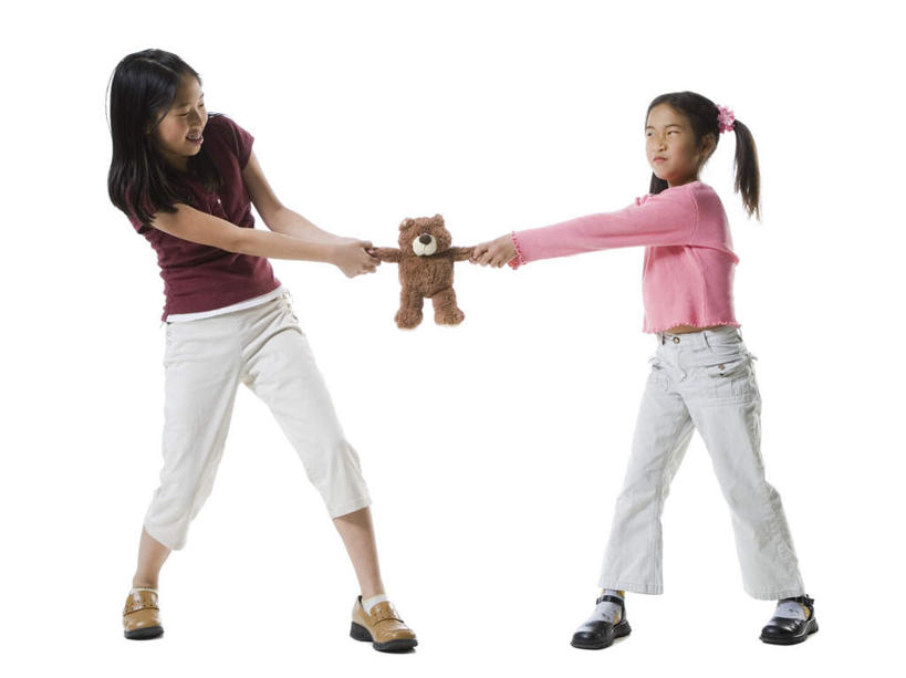 东方人,儿童,两个人,家庭,站,握手,笑,微笑,露齿笑,横图,室内,白天,白色背景,正面,游戏,纯洁,熊,玩具,亚洲,阴影,服装,反射,玩偶,影子,泰迪熊,玩,注视,休闲装,黄种人,娱乐,一只,小孩,衣服,玩具熊,观察,看,站着,休闲,温暖,温馨,一家人,休闲服,可爱,童年,童趣,益智,摄影,服饰,毛绒玩具,影棚,观看,争抢,安慰,和睦,察看,发泄,关注,消遣,童真,烂漫,无邪,宣泄,罗斯福熊,天真,女孩,女人,女性,亚洲人,搀手,拉手,手拉手,手握手,玩耍,嬉戏,站立,彩图,全身,影棚拍摄,拍摄,融洽,女生