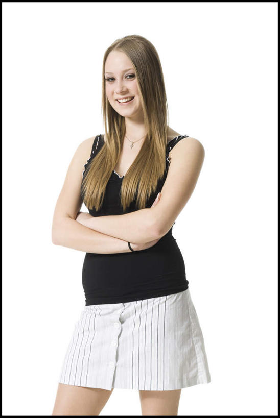 西方人,一个人,站,笑,双手交叉,微笑,露齿笑,竖图,室内,白天,白色背景,正面,裙子,欧洲,欧洲人,仅一个年轻女性,仅一个女性,仅一个人,服装,背心,注视,衣服,观察,看,站着,短裙,摄影,服饰,影棚,观看,半身裙,百褶裙,察看,双手抱胸,衣着,穿着,关注,衣饰,年轻女性,女人,女性,白种人,站立,半身,彩图,影棚拍摄,拍摄