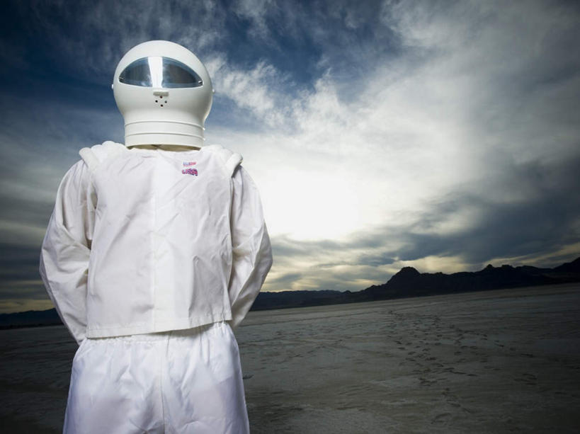 西方人,一个人,宇航员,站,横图,室外,白天,正面,探险,神秘,日落,欧洲,欧洲人,仅一个男性,仅一个人,宇航服,科学,头盔,晚霞,霞光,云,云朵,落日,云彩,注视,仅一个年轻男性,蓝色,白云,蓝天,天空,自然,黄昏,天,观察,看,站着,彩霞,探索,晴朗,观看,发现,天体,察看,太空服,关注,天文学,夕照,男人,男性,年轻男性,白种人,晴空,夕阳,站立,半身,彩图,斜阳