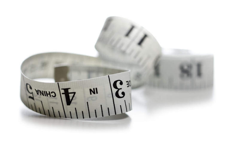 无人,横图,室内,特写,白天,白色背景,正面,静物,阴影,朦胧,模糊,反射,测量,标志,皮尺,数字,文字,影子,字符,刻度,标识,一个,尺,保养,保健,摄影,阿拉伯数字,影棚,单个,测量工具,尺子,减肥,腰围尺,瘦身,量具,量仪,塑料卷尺,彩图,影棚拍摄,拍摄