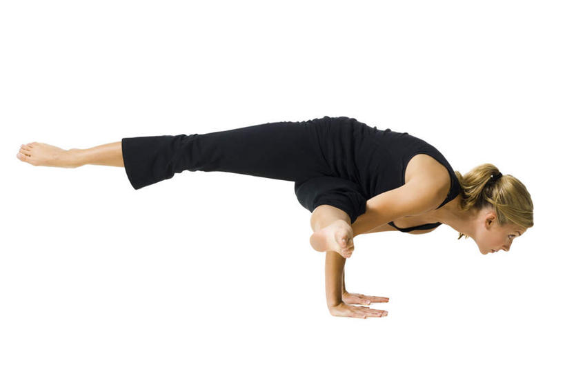 西方人,一个人,横图,室内,白天,白色背景,侧面,锻炼,瑜伽,运动,欧洲,欧洲人,仅一个年轻女性,仅一个女性,仅一个人,撑,服装,背心,注视,光脚,衣服,黑色,低头,观察,看,赤脚,养生,摄影,服饰,影棚,观看,张开双腿,察看,撑着,衣着,穿着,关注,垂头,衣饰,展开双腿,体育,年轻女性,女人,女性,白种人,彩图,全身,影棚拍摄,健身,拍摄,伸展双腿