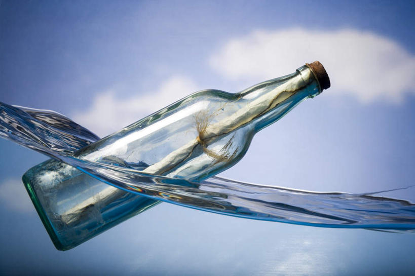 无人,横图,室内,特写,白天,正面,神秘,水,材料,档案,文件,液体,纸,墙,水滴,云,云朵,漂流瓶,艺术品,云彩,墙壁,墙面,装饰品,一个,蓝色,白云,蓝天,天空,手稿,资料,天,祈祷,惊喜,许愿,摄影,影棚,期待,晴朗,单个,祈求,证明,文档,许愿瓶,偶然,晴空,彩图,影棚拍摄,拍摄