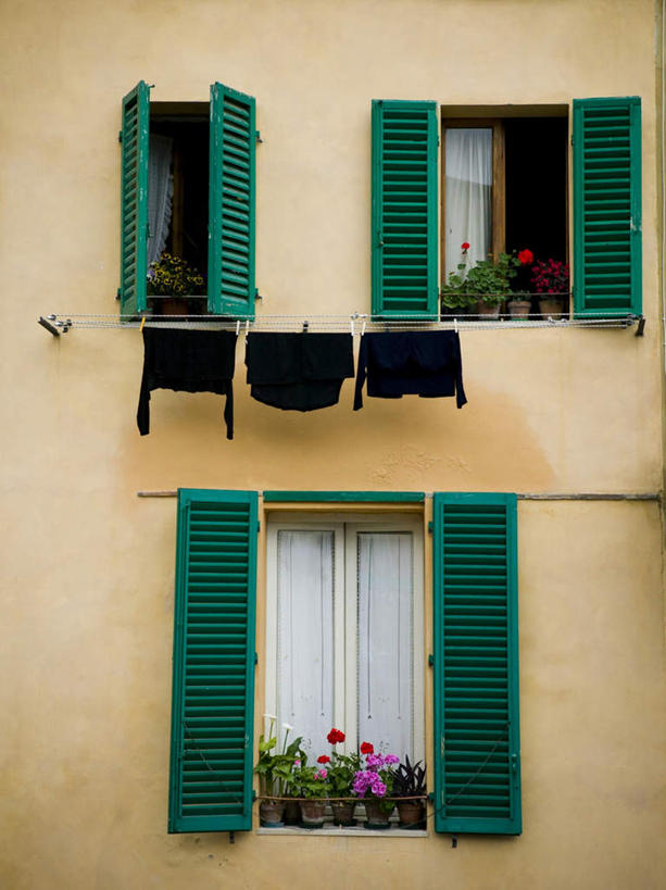 无人,家,竖图,室外,白天,正面,度假,美景,植物,城市风光,城市,意大利,欧洲,威尼斯,服装,盛开,盆栽,房屋,墙,屋子,景观,盆景,花蕾,休闲装,娱乐,楼房,墙壁,墙面,住宅,花,花瓣,花朵,鲜花,衣服,绿色,自然,草绳,绳子,花苞,花蕊,享受,休闲,休闲服,景色,放松,服饰,生长,成长,绳索,南欧,意大利共和国,布拉诺岛,稻草绳,彩图,房子