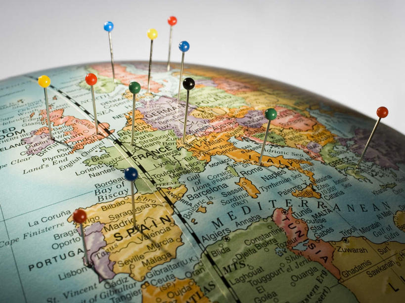 无人,横图,俯视,室内,特写,白天,白色背景,仪器,海洋,生活用品,静物,地图,许多,阴影,反射,网格,地球仪,线条,影子,世界地图,地球,陆地,办公用品,很多,全球,球,文具,一个,经纬线,模型,学习用品,日用品,球体,摄影,地理,国家,影棚,单个,文具用品,大陆,世界,纬线,版图,经线,经纬仪,地理学,彩图,高角度拍摄,影棚拍摄,拍摄,大洋,大洲,大头针