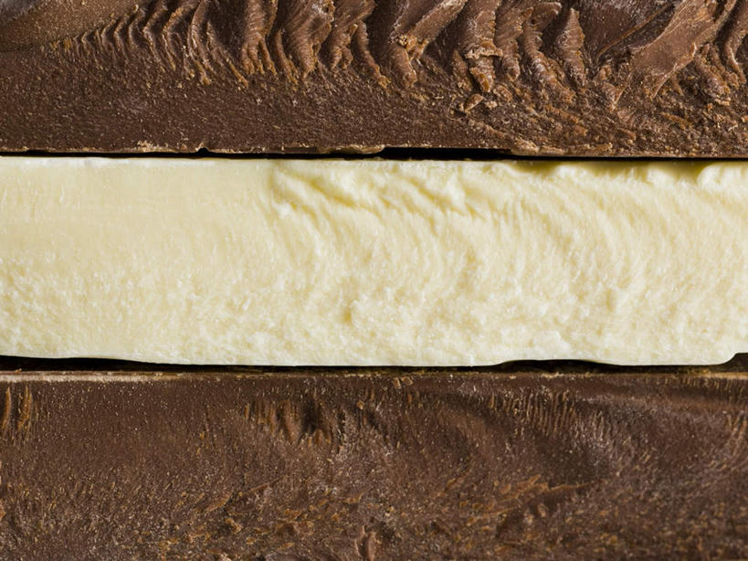 无人,横图,室内,特写,白天,正面,三块,一排,整齐,食品,糖,糖果,甜点,甜品,白巧克力,食物,排列,甜食,巧克力,摄影,影棚,朱古力,黑巧克力,队列,彩图,影棚拍摄,拍摄