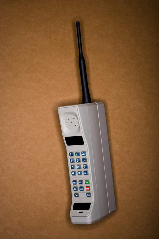 无人,打电话,竖图,俯视,室内,特写,白天,静物,电话,通讯设备,一个,白色,摄影,影棚,褐色背景,单个,大哥大,交流,手提电话,沟通,通话,彩图,高角度拍摄,影棚拍摄,拍摄