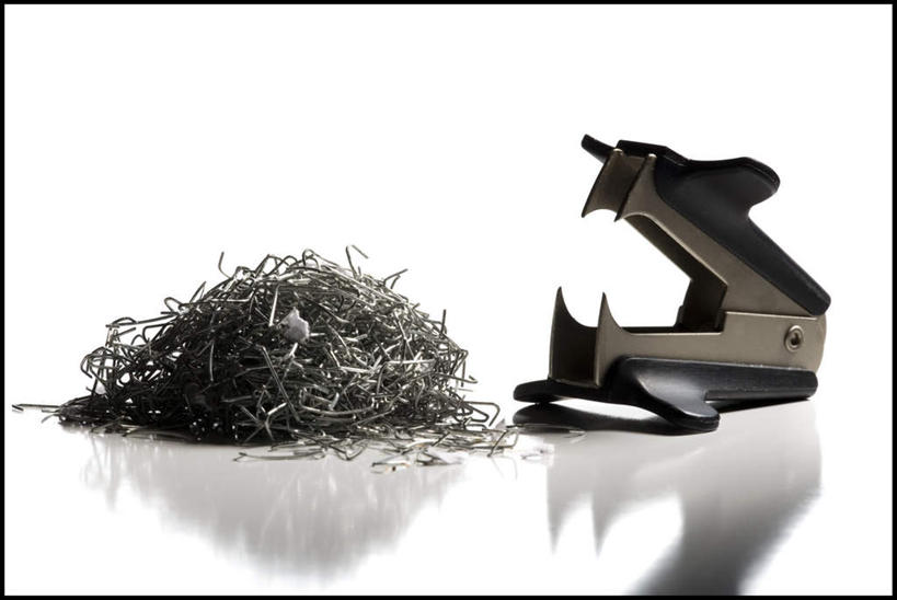 无人,横图,室内,特写,白天,白色背景,正面,桌面,桌子,静物,金属制品,一堆,许多,连接,堆叠,堆积,组合,金属,木制,办公用品,订书机,很多,一个,倒影,木制品,摄影,影棚,单个,堆,链接,倒映,装订,订书钉,拼接,杠杆,拼凑,订书器,拼合,凑集,聚合,撮合,链结,缝合,反照,彩图,影棚拍摄,拍摄