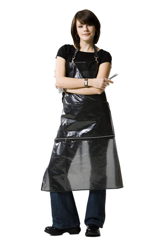 西方人,一个人,理发师,站,笑,双手交叉,微笑,竖图,室内,白天,白色背景,正面,欧洲,欧洲人,仅一个年轻女性,仅一个女性,仅一个人,握,修剪,服装,工具,剪刀,拿,围兜,拿着,注视,休闲装,衣服,黑色,观察,看,站着,休闲,休闲服,握着,摄影,服饰,影棚,观看,裁剪,察看,剪子,剪裁,切割,双手抱胸,关注,理发围布,剪发围布,理发围兜,围布,年轻女性,女人,女性,白种人,发型师,理发员,美发师,站立,彩图,全身,影棚拍摄,拍摄