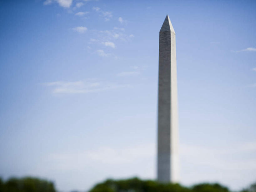 无人,横图,室外,白天,仰视,旅游,度假,名胜古迹,树林,植物,标志建筑,地标,建筑,美国,阴影,朦胧,模糊,遗迹,光线,影子,云,云朵,纪念碑,纪念馆,首都,云彩,古迹,文物,娱乐,建设,古建筑,树,树木,蓝色,绿色,白云,蓝天,天空,阳光,自然,天,享受,休闲,旅游胜地,放松,生长,晴朗,成长,北美,北美洲,美洲,古文明,华盛顿特区,华盛顿纪念碑,华盛顿哥伦比亚特区,华府,华盛顿纪念塔,北亚美利加洲,亚美利加洲,晴空,彩图,低角度拍摄