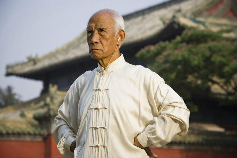 东方人,一个人,天坛,站,横图,室外,白天,正面,植物,北京,中国,亚洲,仅一个男性,仅一个人,阴影,服装,节日,朦胧,模糊,光线,影子,首都,注视,黄种人,文化,手叉腰,树,树木,衣服,蓝色,绿色,白色,蓝天,天空,阳光,自然,天,叉腰,观察,看,祈祷,祈福,站着,仅一个老年男性,健康,许愿,宗教,服饰,信仰,生长,晴朗,成长,观看,纪念,祈求,察看,双手叉腰,衣着,穿着,关注,祭天,东亚,万里无云,中华人民共和国,北京市,京,北平,华北地区,衣饰,北京天坛,平安,老年男性,男人,男性,亚洲人,晴空,晴空万里,站立,半身,彩图,练功服