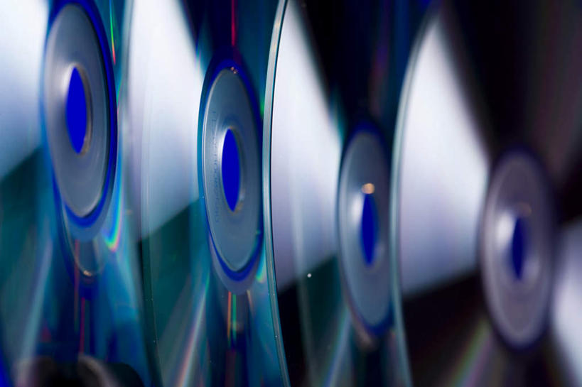 无人,横图,室内,特写,白天,正面,数据,静物,一排,阴影,朦胧,模糊,整齐,反射,信息,光盘,影子,光碟,存储介质,排列,四个,碟片,存储,CD光盘,队列,CD唱片,CD光碟,彩图