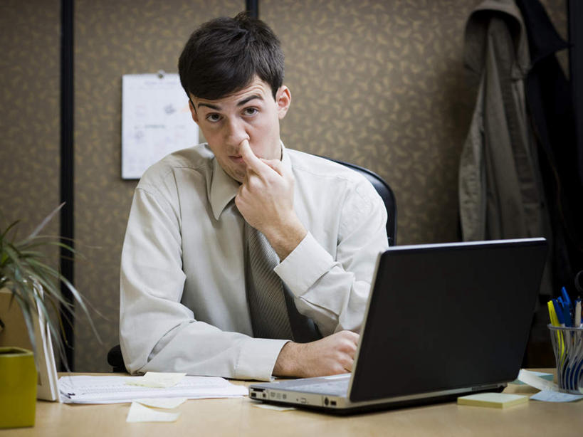 西方人,一个人,商务人士,商务男性,办公室,坐,横图,室内,白天,正面,衬衫,电脑,笔记本电脑,植物,家具,桌子,椅子,欧洲,欧洲人,仅一个男性,仅一个人,套装,网络,材料,档案,盆栽,文件,纸,办公桌,墙,领带,盆景,注视,通讯设备,墙壁,墙面,仅一个年轻男性,绿色,自然,会议椅,手稿,资料,观察,看,生长,成长,观看,一台,办公椅,证明,察看,无线,象征,庄重,关注,文档,通信设备,商务装,身份,无线网络,无线上网,便携式电脑,工薪阶层,抠,办公家具,正式,地位,商务椅,培训椅,手提电脑,男人,男性,年轻男性,白种人,白领,上班族,坐着,半身,彩图,衬衣