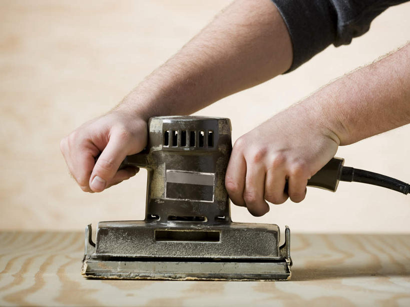 西方人,手,一个人,横图,室内,特写,白天,正面,机器,地板,欧洲,欧洲人,双手,仅一个男性,仅一个人,仅一个中年男性,握,阴影,反射,影子,地面,拿,拿着,木地板,手部,机械,握着,摄影,影棚,磨光机,男人,男性,中年男性,白种人,半身,彩图,影棚拍摄,拍摄