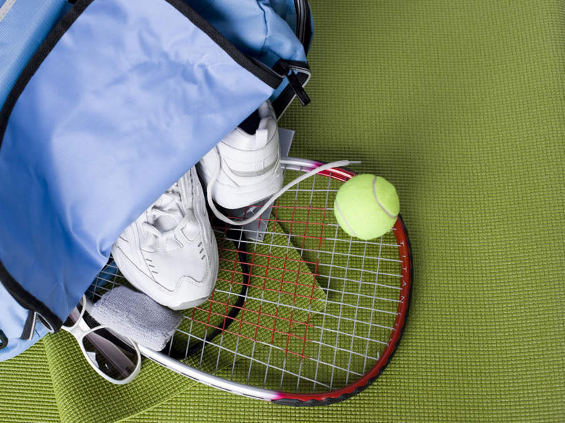 无人,横图,俯视,室内,特写,白天,运动鞋,网球,静物,鞋子,绿色背景,包,墨镜,网球拍,眼镜,球拍,网球装备,旅行包,运动器械,一个,蓝色,太阳镜,太阳眼镜,健身器械,遮阳镜,摄影,影棚,单个,休闲鞋,健身器材,旅游包,提包,网球运动,彩图,高角度拍摄,影棚拍摄,拍摄,运动器材