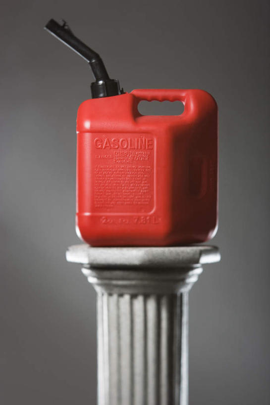 无人,竖图,室内,特写,白天,正面,静物,阴影,灰色背景,反射,桶,影子,塑料,一个,红色,容器,塑料制品,摄影,影棚,单个,储藏,塑料桶,储存,加油枪,计量加油枪,输油枪,油枪,彩图,影棚拍摄,拍摄,贮存,油桶
