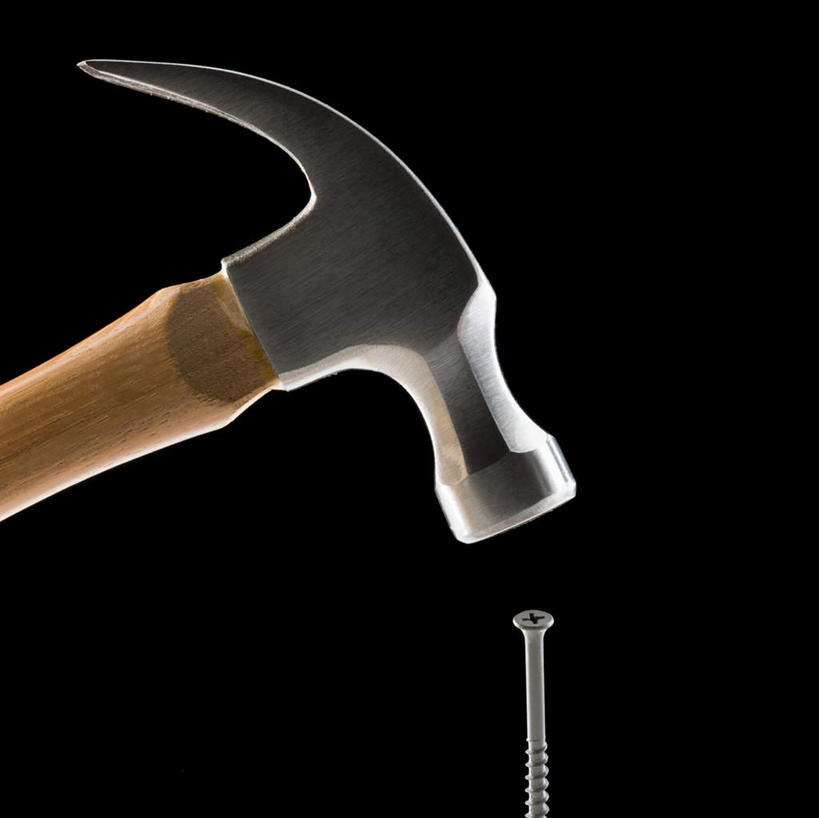 无人,横图,室内,特写,白天,正面,静物,敲打,阴影,黑色背景,反射,锤子,钉子,工具,榔头,影子,一个,摄影,影棚,单个,五金,变形,紧固,矫正,塑形,牢固,羊角锤,彩图,影棚拍摄,拍摄,稳固