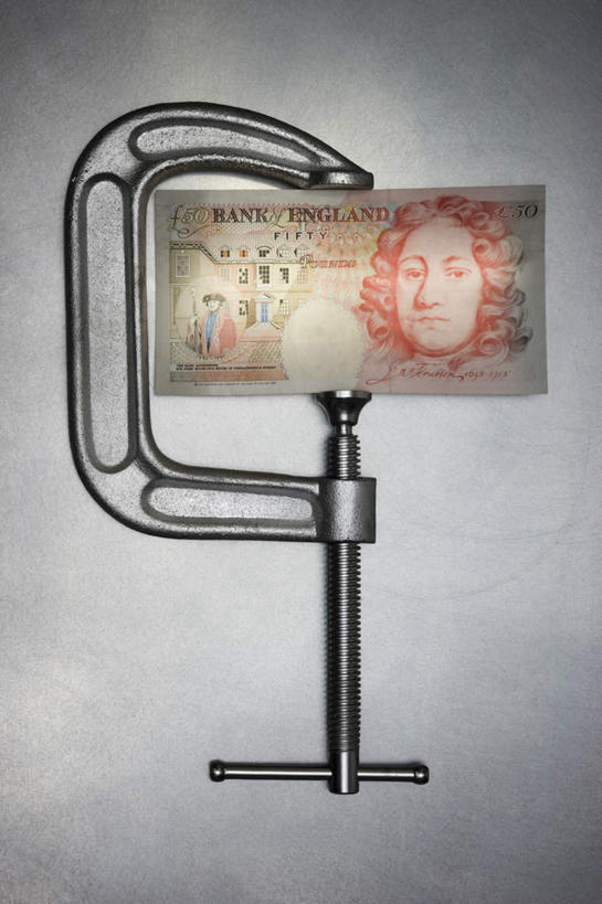 无人,竖图,俯视,室内,特写,白天,钱,静物,一张,阴影,灰色背景,反射,钱币,影子,红色,钞票,金融,纸币,摄影,影棚,经济,英镑,流通,纸钞,贸易,木工夹,C型夹,C型钳,G型夹,G型钳,货币,现金,彩图,高角度拍摄,影棚拍摄,拍摄