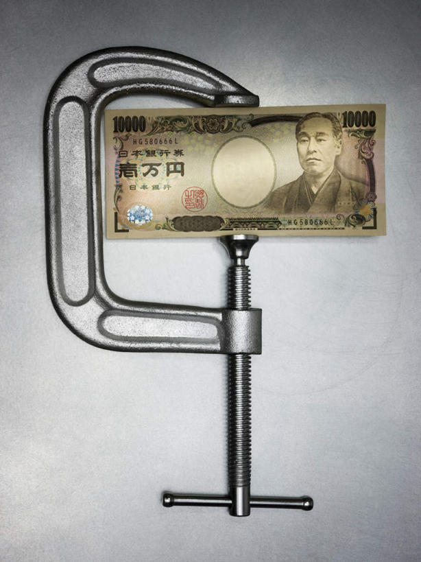 无人,竖图,俯视,室内,特写,白天,钱,静物,一张,阴影,灰色背景,反射,钱币,影子,钞票,金融,纸币,摄影,影棚,经济,日元,流通,纸钞,贸易,木工夹,C型夹,C型钳,G型夹,G型钳,货币,现金,彩图,高角度拍摄,影棚拍摄,拍摄,日本银行券,日圆