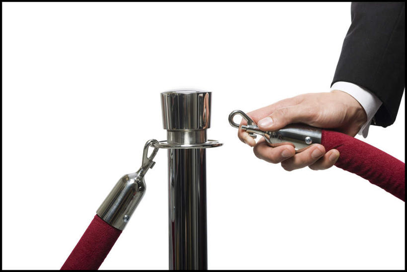 西方人,手,一个人,警卫,栏杆,站,横图,室内,特写,白天,白色背景,正面,衬衫,西装,欧洲,欧洲人,仅一个男性,仅一个人,握,套装,正装,围栏,领带,职业装,护栏,仅一个年轻男性,站着,手部,握着,摄影,影棚,单手,保镖,保镳,男人,男性,年轻男性,白种人,站立,半身,彩图,影棚拍摄,衬衣,拍摄,挂绳礼宾杆,栏杆柱,礼宾带,礼宾杆,礼宾杆围栏,礼宾栏,礼宾绳,礼宾柱