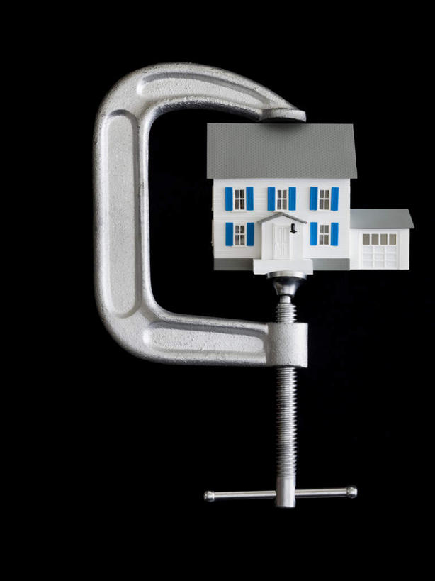 无人,竖图,俯视,室内,特写,白天,静物,一把,阴影,黑色背景,立体,反射,空间,影子,模型,规划,摄影,影棚,木工夹,直观,建筑模型,建筑设计,C型夹,C型钳,G型夹,G型钳,设计,彩图,高角度拍摄,影棚拍摄,拍摄