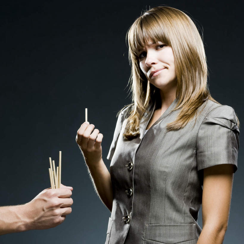 西方人,手,两个人,同事,商务人士,商务女性,站,方图,室内,白天,正面,成功,合作,团队,集体,信心,欧洲,欧洲人,握,黑色背景,套装,塑料,拿,拿着,注视,队伍,塑料制品,吸管,观察,看,站着,手部,握着,摄影,影棚,观看,察看,空心,领导,成就,关注,商务装,合伙,领袖,工薪阶层,抽签,饮管,年轻女性,女人,女性,白种人,白领,上班族,站立,半身,彩图,影棚拍摄,拍摄,圆柱状