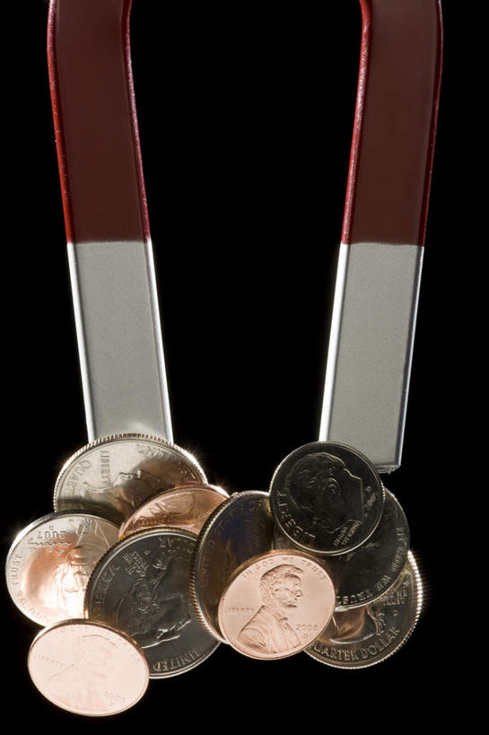 无人,竖图,室内,特写,白天,正面,钱,静物,许多,黑色背景,磁铁,钱币,很多,金融,摄影,影棚,经济,吸铁石,磁场,流通,贸易,货币,现金,硬币,彩图,影棚拍摄,拍摄