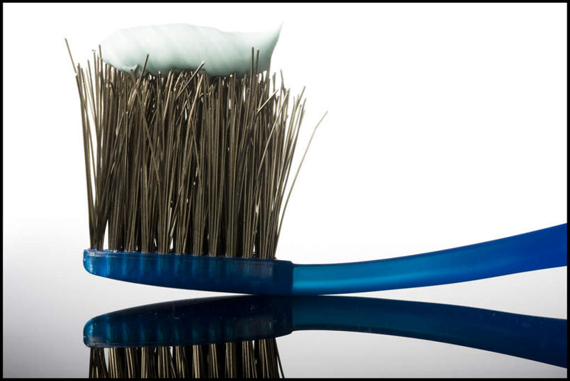 无人,横图,室内,特写,白天,白色背景,正面,静物,一把,阴影,反射,牙膏,牙刷,影子,蓝色,日用品,清洁,摄影,影棚,洗漱用品,卫生,彩图,影棚拍摄,拍摄