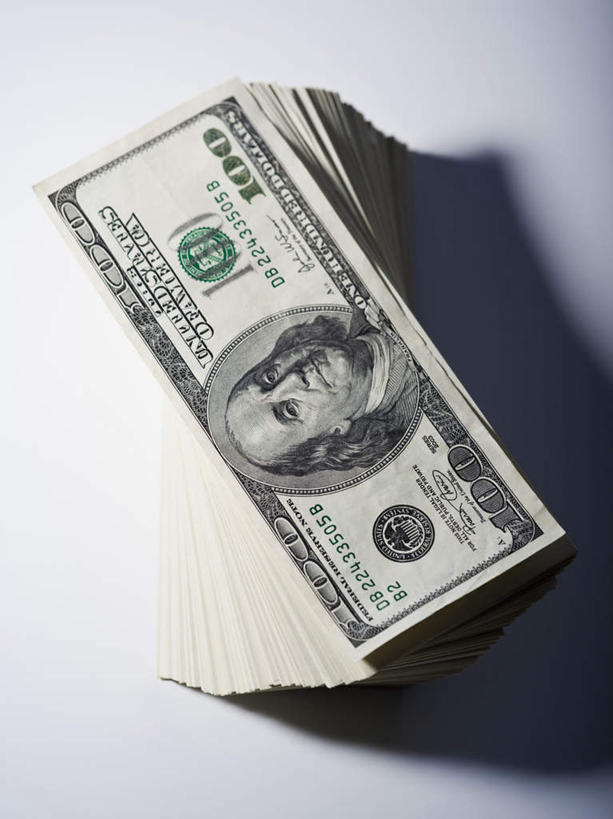 东方人,脸,头,脸颊,一个人,无人,科学家,竖图,俯视,室内,特写,白天,白色背景,钱,美元,静物,亚洲,仅一个男性,仅一个人,一堆,许多,阴影,堆叠,堆积,反射,钱币,影子,美金,注视,黄种人,观察,看,仅一个老年男性,钞票,金融,纸币,摄影,影棚,经济,观看,堆,察看,科研人员,关注,美圆,研究者,流通,纸钞,贸易,富兰克林,本杰明.富兰克林,科学研究者,哲学家,政治家,发明家,外交家,货币,现金,老年男性,男人,男性,亚洲人,头部,脸部,脸蛋,面部,科学工作者,半身,彩图,高角度拍摄,影棚拍摄,拍摄