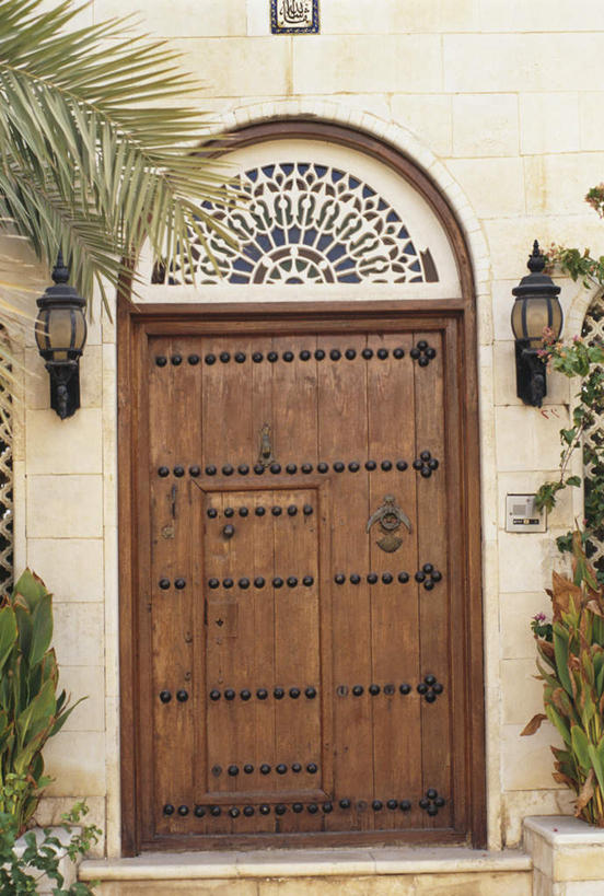 无人,家,竖图,室外,白天,正面,度假,美景,植物,门,城市风光,城市,棕榈树,叶子,照明,科威特,亚洲,壁灯,房屋,墙,屋子,景观,公寓,拱门,灯光,绿叶,娱乐,洋房,楼房,墙壁,墙面,住宅,灯,树,树木,绿色,自然,灯具,门框,享受,休闲,嫩叶,景色,放松,生长,成长,照亮,照明设备,西亚,棕榈叶,科威特国,叶,叶片,彩图,房子