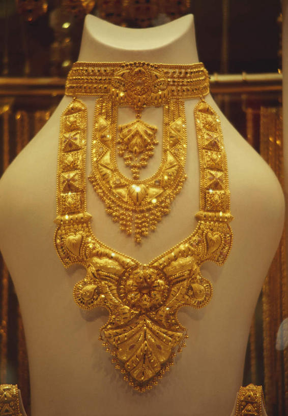 无人,商店,竖图,室内,特写,白天,正面,爱情,购物,奢侈,消费,超市,商场,项链,珠宝,金属,黄金,装饰品,饰品,首饰,金融,百货,昂贵,贵重,宝石,坚定,选购,贸易,百货公司,信念,血拼,贵金属,约定,宝贵,彩图,购物商场,购物中心,商业中心,金子