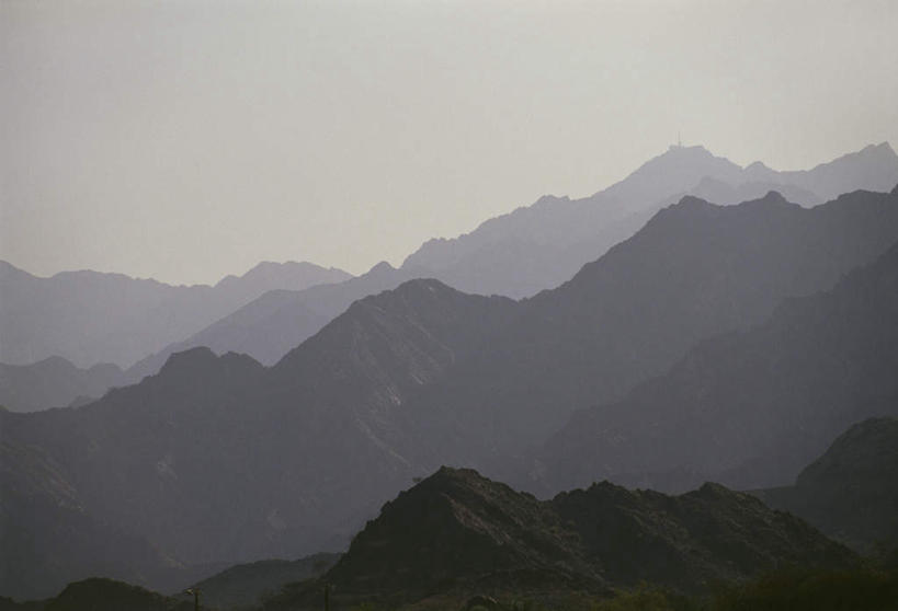 无人,横图,室外,白天,正面,旅游,度假,石头,美景,山,山脉,植物,阿联酋,亚洲,石子,景观,山顶,山峰,山峦,娱乐,树,树木,绿色,自然,群山,享受,休闲,景色,放松,生长,成长,自然风光,西亚,阿拉伯联合酋长国,颠峰,极峰,石块,岩石,彩图