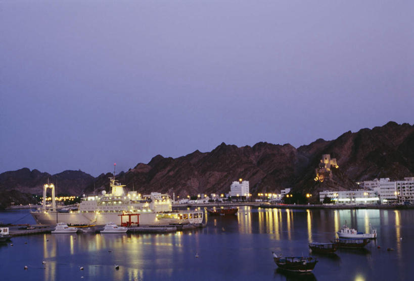 无人,家,码头,横图,室外,白天,正面,度假,河流,石头,美景,日落,山,山脉,水,城市风光,城市,港口,船,阿曼,亚洲,一艘,停靠,阴影,光线,石子,影子,房屋,屋子,河水,景观,山峰,水流,晚霞,霞光,落日,灯光,山峦,首都,娱乐,楼房,游轮,住宅,游船,黄昏,交通工具,群山,享受,休闲,景色,彩霞,放松,停泊,载具,西亚,旅游船,阿曼苏丹国,夕照,马斯喀特,马斯喀图,马斯卡德,石块,岩石,夕阳,彩图,房子,摆渡口,埠头,渡口,渡头,港湾,海港,货运码头,口岸,商港,斜阳