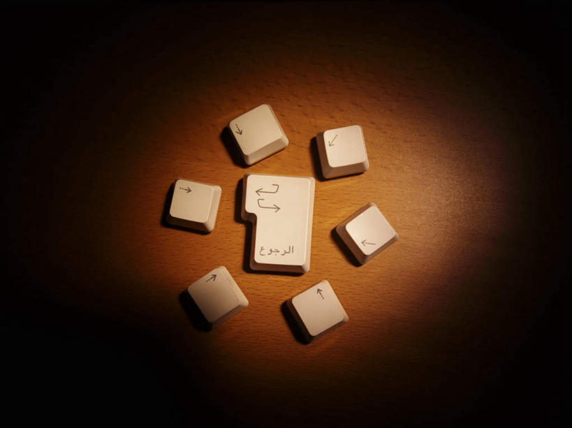 无人,横图,俯视,室内,特写,白天,键盘,桌面,桌子,静物,阴影,光线,木制,影子,灯光,输入设备,通讯设备,木制品,摄影,影棚,方向键,操作,通信设备,确认,回车,回车键,换行,执行,按键,彩图,高角度拍摄,影棚拍摄,拍摄