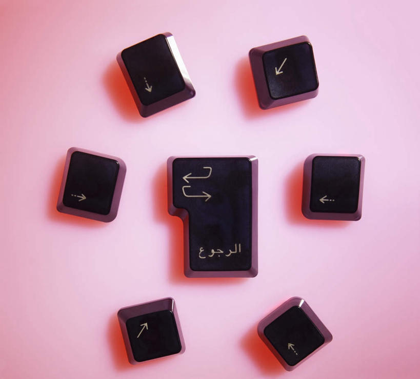 无人,横图,俯视,室内,特写,白天,键盘,桌面,桌子,静物,阴影,粉色背景,反射,木制,影子,方向,输入设备,通讯设备,箭头,黑色,木制品,摄影,影棚,方向键,指向,通信设备,确认,回车,回车键,簇,换行,执行,彩图,高角度拍摄,影棚拍摄,拍摄