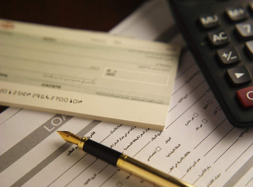 无人,横图,俯视,室内,特写,白天,计算器,桌面,桌子,静物,阴影,反射,计算,科学,木制,笔,材料,档案,文件,影子,纸,办公用品,水笔,文具,木制品,手稿,学习用品,资料,金融,理财,财务,经济,支票,文具用品,证明,单据,票据,数学,文档,单子,流通,贸易,彩图,高角度拍摄