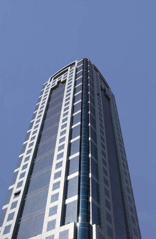 无人,高楼大厦,竖图,室外,白天,仰视,度假,办公楼,美景,窗户,城市风光,城市,大厦,建筑,摩天大楼,写字楼,一排,阴影,整齐,并列,并排,光线,影子,墙,景观,娱乐,玻璃窗,墙壁,墙面,排列,蓝色,蓝天,天空,阳光,楼宇,天,享受,休闲,商务楼,景色,放松,晴朗,队列,平行,万里无云,晴空,晴空万里,彩图,低角度拍摄,大楼,高层建筑,高楼,摩天楼