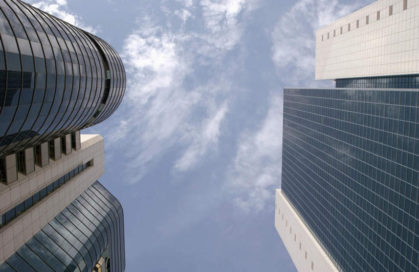 无人,高楼大厦,横图,室外,白天,仰视,度假,办公楼,美景,窗户,城市风光,城市,大厦,建筑,摩天大楼,写字楼,一排,阴影,整齐,并列,并排,光线,影子,墙,景观,云,云朵,云彩,娱乐,玻璃窗,墙壁,墙面,排列,蓝色,白云,蓝天,天空,阳光,楼宇,天,享受,休闲,商务楼,景色,放松,晴朗,队列,平行,晴空,彩图,低角度拍摄,大楼,高层建筑,高楼,摩天楼