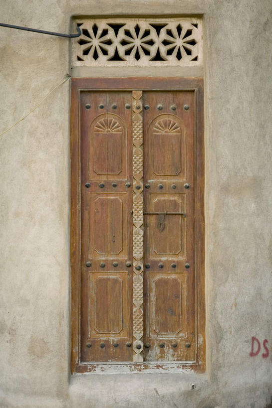 无人,竖图,室外,白天,正面,度假,美景,门,城市风光,城市,雕塑,阿联酋,亚洲,艺术,装饰,雕刻,雕像,墙,景观,娱乐,墙壁,墙面,工艺品,门框,享受,休闲,景色,放松,纪念,美术,主题,西亚,陈列,阿拉伯联合酋长国,功能,美学,彩图