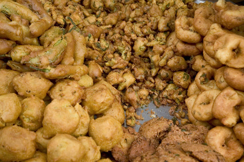 面食,无人,横图,俯视,室内,特写,白天,中餐,一堆,许多,堆叠,堆积,朦胧,模糊,调味,香料,油炸,佐料,料理,食品,饺子,面点,很多,小吃,食物,中式,堆,配料,水饺,作料,彩图,高角度拍摄