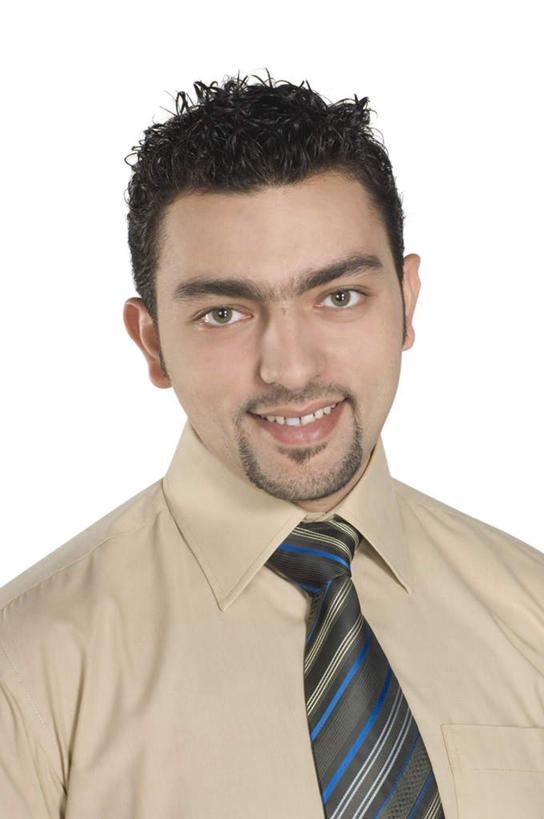 脸,头,脸颊,胡须,一个人,商务人士,商务男性,站,笑,微笑,露齿笑,竖图,室内,特写,白天,白色背景,正面,衬衫,亚洲,仅一个男性,仅一个人,阴影,套装,反射,影子,注视,肩膀,仅一个年轻男性,观察,看,站着,摄影,影棚,观看,装,察看,关注,工薪阶层,男人,男性,年轻男性,阿拉伯人,白种人,亚洲人,头部,胡子,小胡子,脸部,脸蛋,面部,白领,上班族,站立,半身,彩图,影棚拍摄,衬衣,拍摄