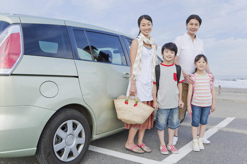 东方人,儿童,四个人,家庭,夫妻,母亲,父亲,女儿,儿子,站,笑,微笑,露齿笑,横图,室外,白天,正面,爱情,纯洁,汽车,亚洲,一辆,握,篮子,云,云朵,浪漫,拿,云彩,拎,拿着,黄种人,车,小孩,蓝色,白云,蓝天,天空,交通工具,轿车,天,站着,温暖,温馨,父女,父子,母女,母子,一家人,恩爱,父爱,可爱,母爱,童年,童趣,握着,恋人,和睦,童真,烂漫,无邪,天真,男孩,男人,男性,年轻男性,年轻女性,女孩,女人,女性,亚洲人,孩子,年轻人,夫妇,情侣,站立,彩图,全身,伴侣,融洽,男生,女生,拎着