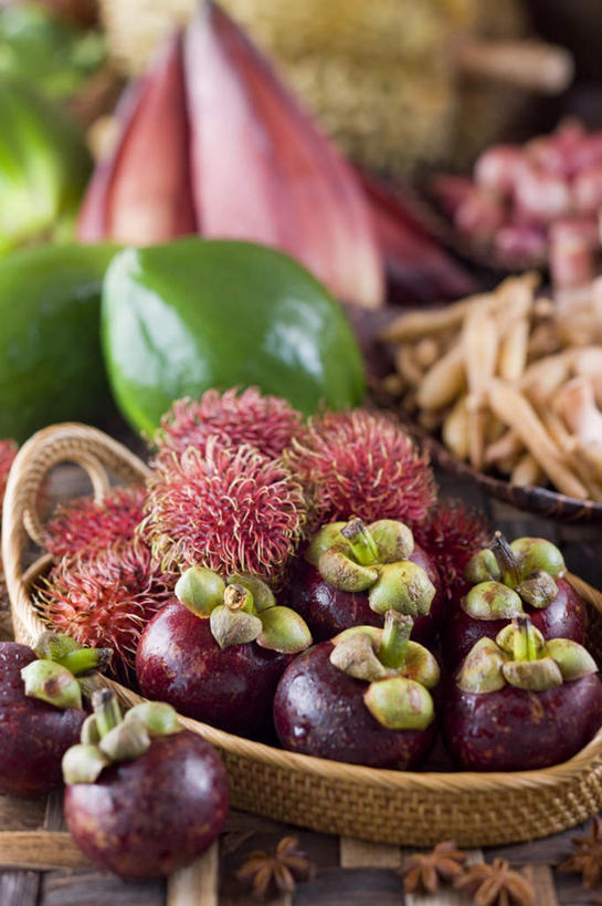 无人,竖图,俯视,室内,特写,白天,水果,一堆,许多,堆叠,堆积,朦胧,模糊,摄影,有机食品,绿色食品,影棚,红毛丹,堆,山竹果,莽吉柿,山竹子,山竺,毛龙眼,毛荔枝,青瓜,彩图,高角度拍摄,影棚拍摄,拍摄