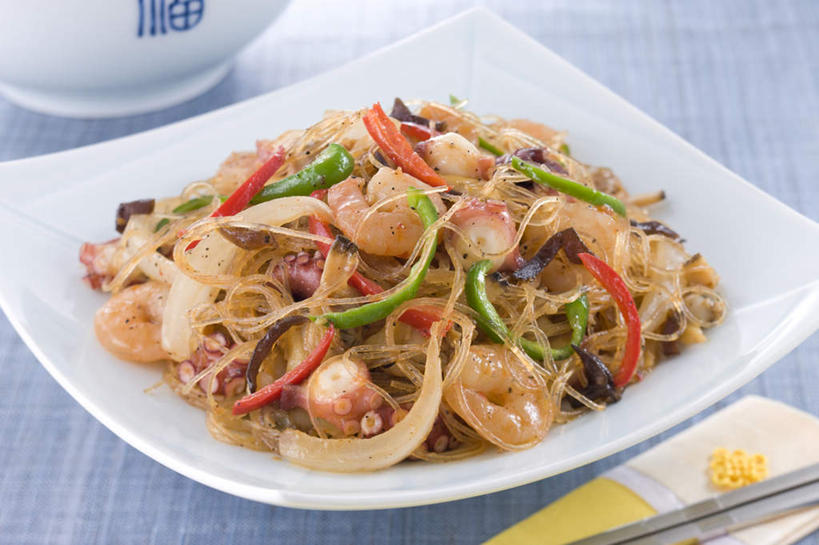 海鲜,无人,横图,室内,特写,白天,正面,烹饪,鱿鱼,辣椒,餐具,碟子,盘,虾仁,料理,食品,韩式,水产,菜肴,美食,食物,盘子,碟,摄影,佳肴,影棚,海产品,韩国料理,韩式料理,辣角,红海椒,大椒,辣虎,广椒,柔鱼,枪乌贼,辣子,红辣椒,海椒,番椒,彩图,影棚拍摄,拍摄