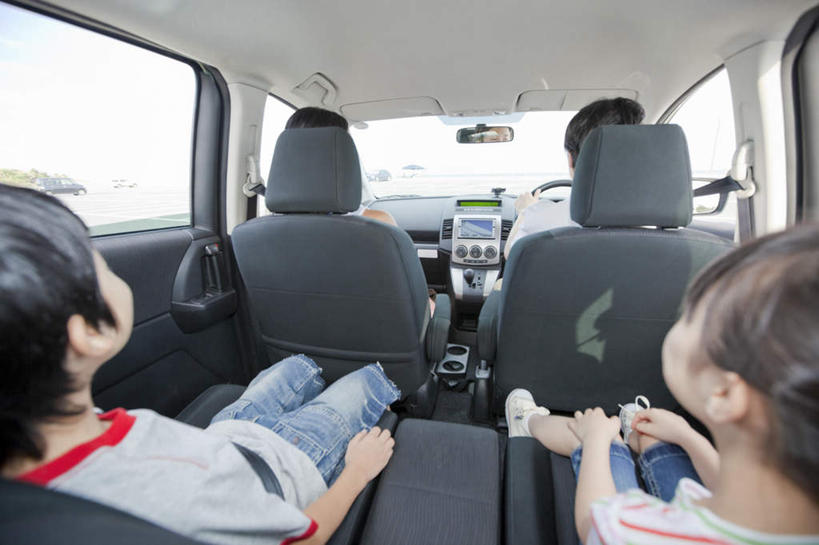 东方人,四个人,家庭,母亲,父亲,女儿,儿子,停车场,坐,横图,室外,白天,正面,纯洁,汽车,亚洲,握,云,云朵,云彩,黄种人,座椅,车,蓝色,白云,蓝天,天空,方向盘,交通工具,轿车,天,温暖,温馨,父子,母女,一家人,日本人,父爱,可爱,母爱,童年,童趣,握着,后视镜,和睦,车座,童真,烂漫,无邪,天真,亚洲人,坐着,彩图,全身,泊车场,融洽,爸爸,妈妈