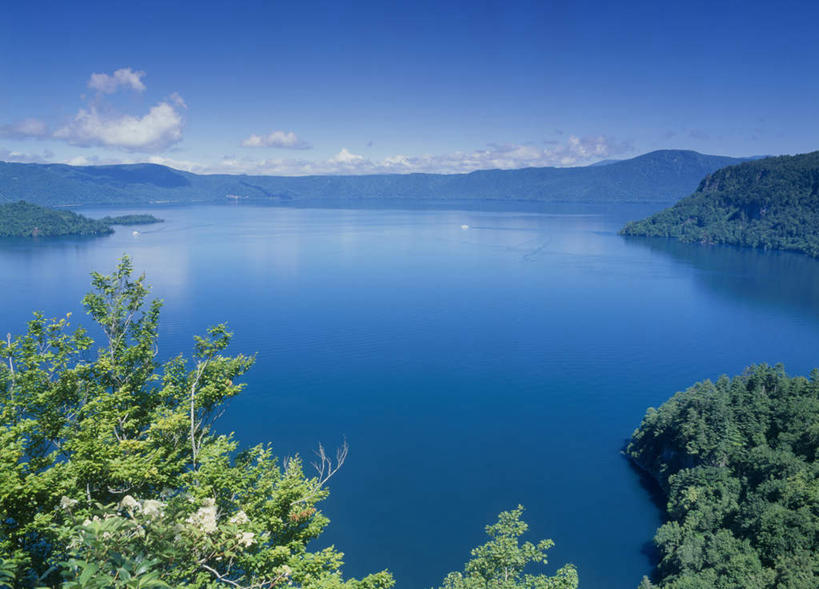 无人,公园,横图,俯视,室外,白天,旅游,度假,湖,湖泊,美景,山,山脉,树林,水,植物,秋田县,日本,亚洲,阴影,光线,影子,湖面,景观,山峰,水流,水面,云,云朵,山峦,云彩,娱乐,树,树木,绿色,白云,阳光,自然,湖水,群山,享受,休闲,景色,放松,生长,成长,自然风光,东亚,本州,本州岛,日本国,秋田,岩手,岩手县,青森,青森县,东北地方,十和田八幡平国立公园,彩图,高角度拍摄