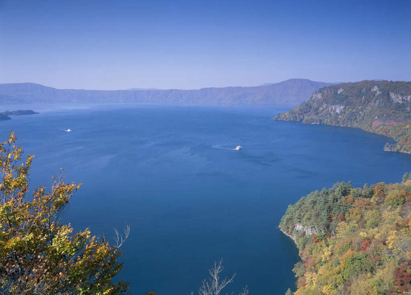 无人,公园,横图,俯视,室外,白天,旅游,度假,湖,湖泊,美景,山,山脉,树林,水,植物,秋田县,日本,亚洲,阴影,光线,影子,湖面,景观,山峰,水流,水面,云,云朵,山峦,云彩,娱乐,树,树木,绿色,白云,阳光,自然,湖水,群山,享受,休闲,景色,放松,生长,成长,自然风光,东亚,本州,本州岛,日本国,秋田,岩手,岩手县,青森,青森县,东北地方,十和田八幡平国立公园,彩图,高角度拍摄