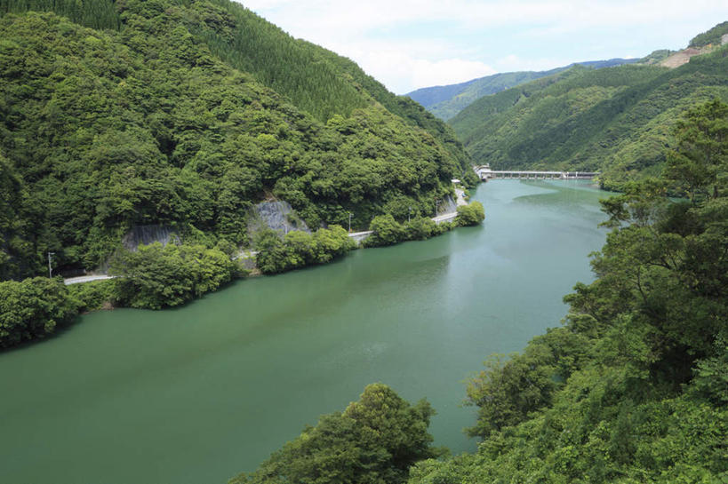 无人,横图,俯视,室外,白天,旅游,度假,河流,美景,山,山脉,树林,水,植物,道路,路,日本,亚洲,阴影,光线,影子,河水,景观,山峰,水流,云,云朵,小路,交通,山峦,云彩,娱乐,树,树木,蓝色,绿色,白云,蓝天,天空,阳光,自然,群山,天,享受,休闲,景色,放松,生长,成长,自然风光,东亚,日本国,九州本岛,九州,九州岛,九州地方,宫崎,宫崎县,彩图,高角度拍摄