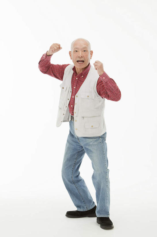 东方人,一个人,站,竖图,室内,白天,白色背景,正面,衬衫,锻炼,运动,武术,亚洲,仅一个男性,仅一个人,握,黄种人,握拳,站着,张嘴,仅一个老年男性,握着,摄影,影棚,马甲,张大嘴巴,体育,老年男性,男人,男性,亚洲人,张开嘴,站立,彩图,全身,影棚拍摄,衬衣,健身,拍摄